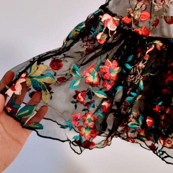 Ecote floral black peplum crop top with v neck, semi sheer with floral embroider - Picture 4 of 6